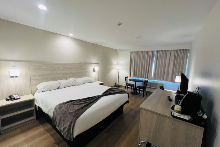 Room 3 of 16