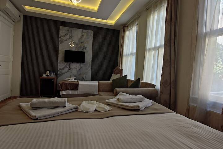 Room 30 of 104