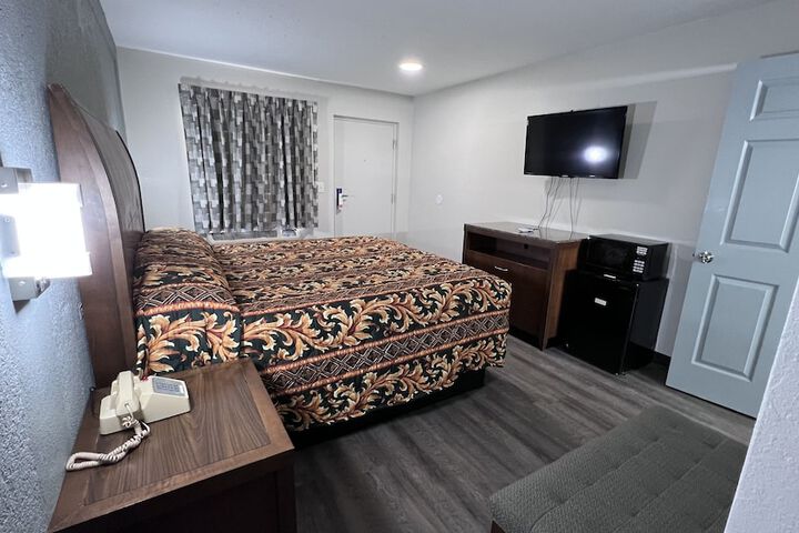 Room 7 of 16