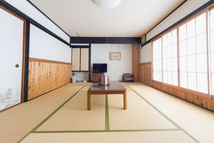 Room 12 of 22