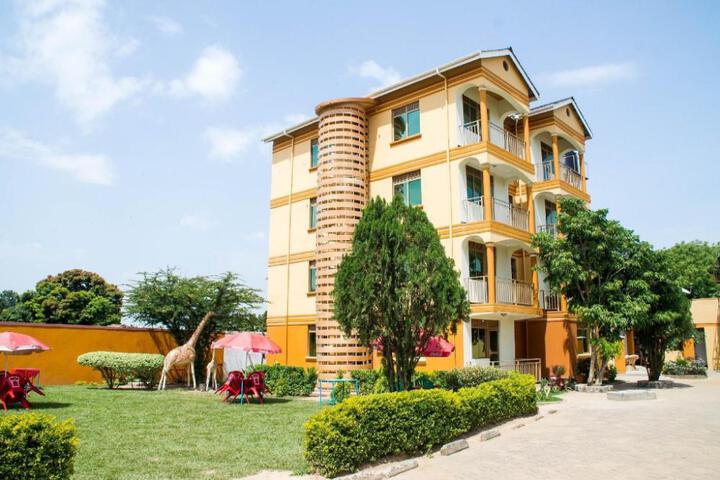 Tropical Suites Hotel