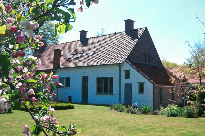 Luxurious Holiday Home in Wingene With Forest Near
