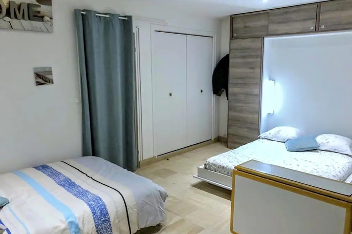 Room 4 of 18