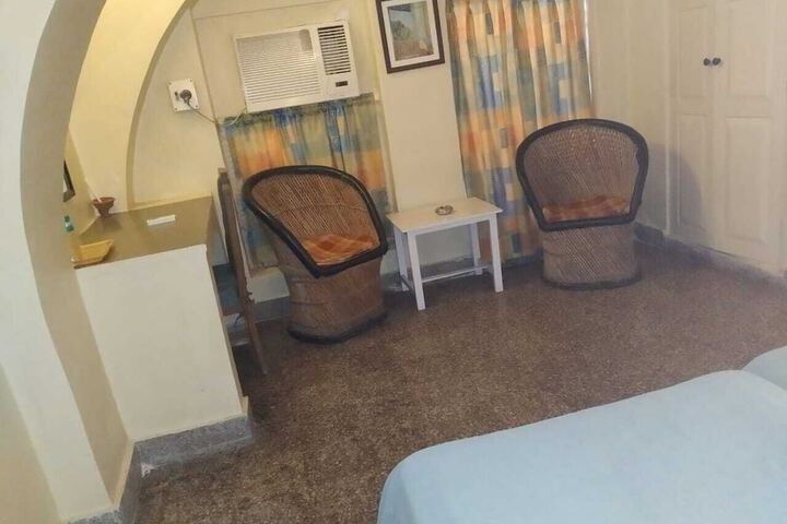 Room 65 of 233