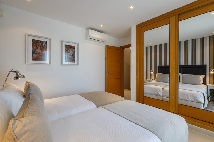 Room 48 of 74