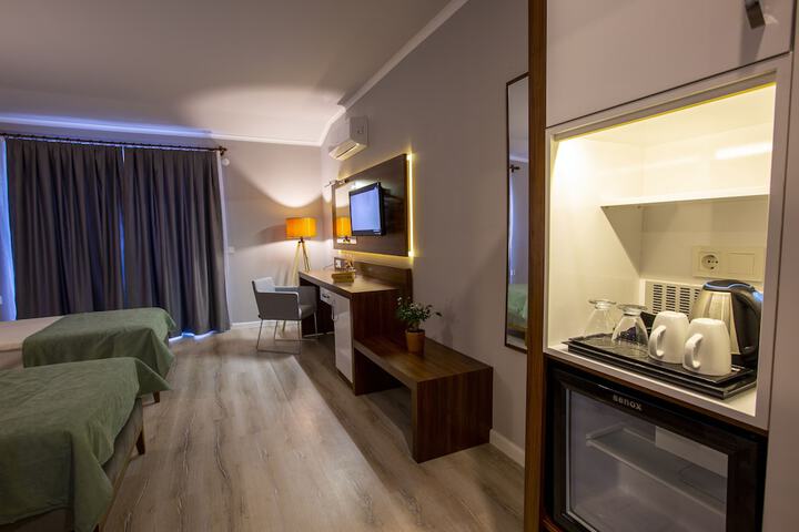 Room 12 of 83