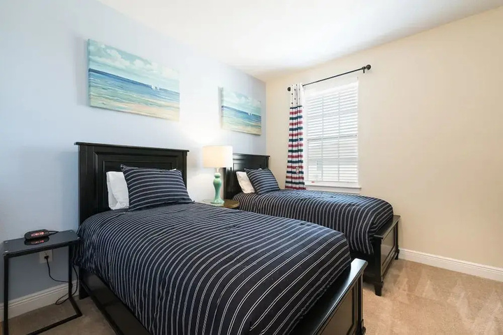 Room 6 of 25
