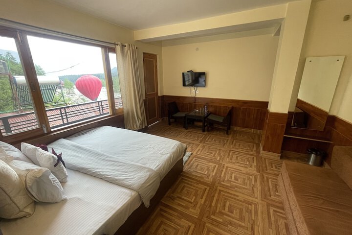 Room 25 of 43