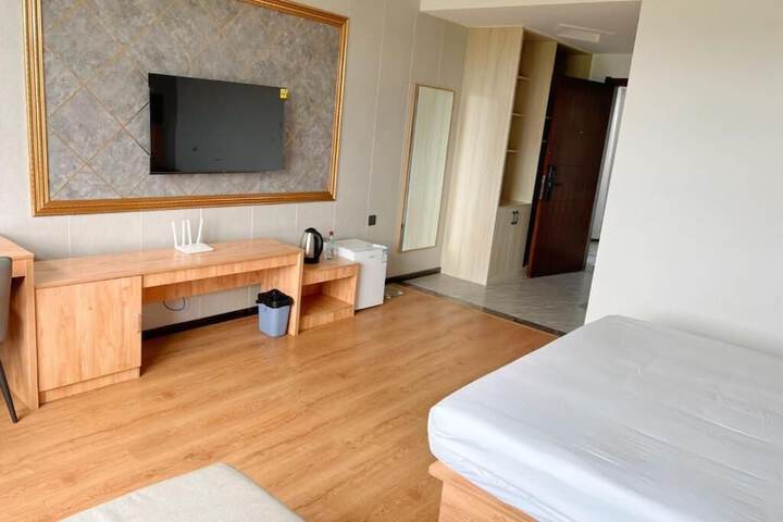 Room 4 of 20