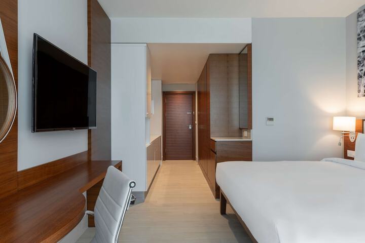 Room 14 of 108