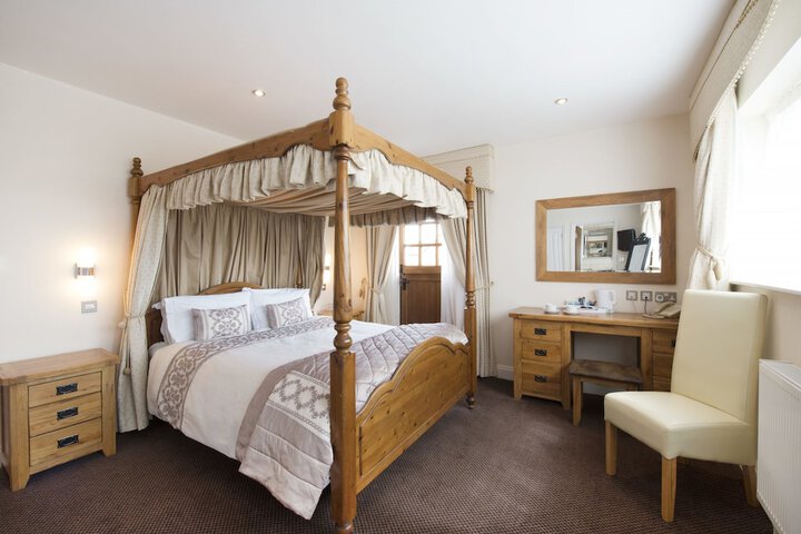 Room 3 of 49