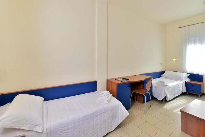 Room 9 of 32