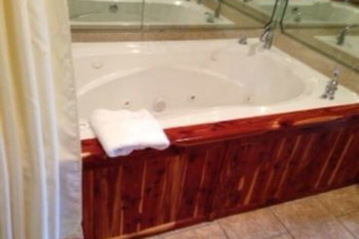 Hot Tub 8 of 11