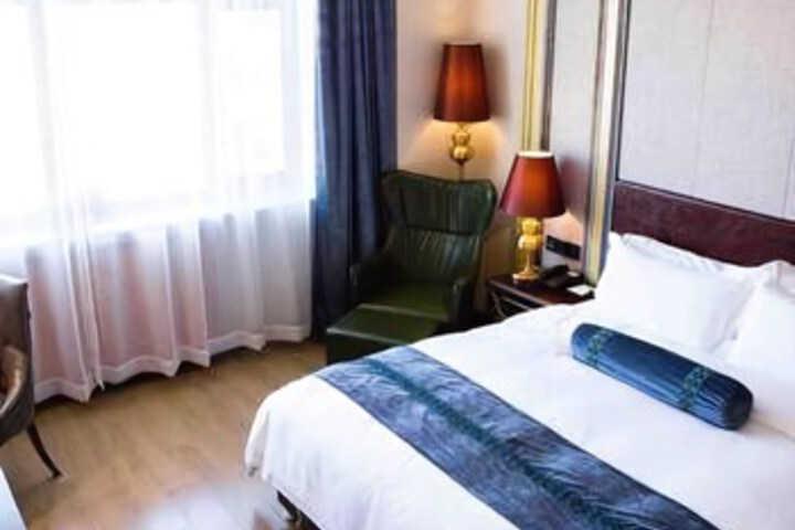 Room 5 of 7