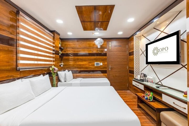 Room 10 of 16