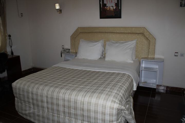 Room 6 of 24