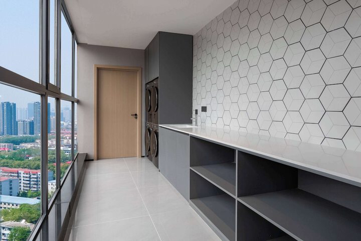 Room 13 of 18