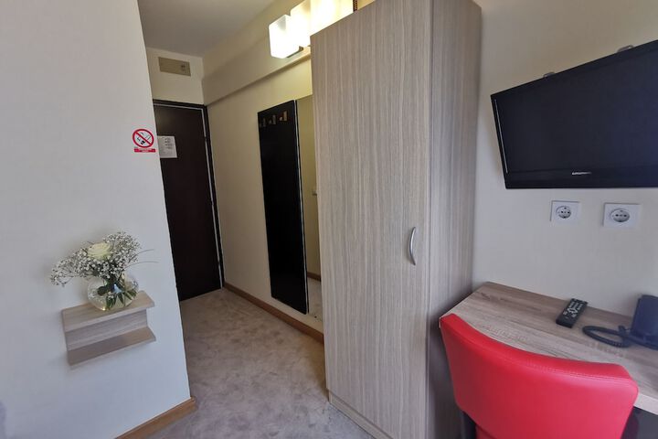 Room 7 of 31