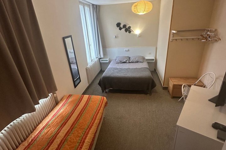 Room 5 of 10