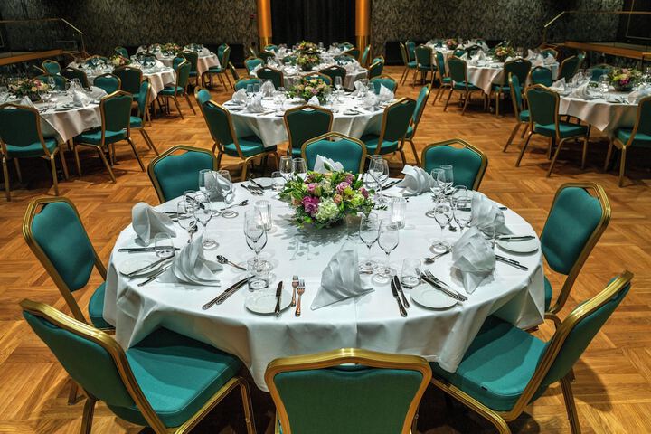 Ballroom/Hall 82 of 96