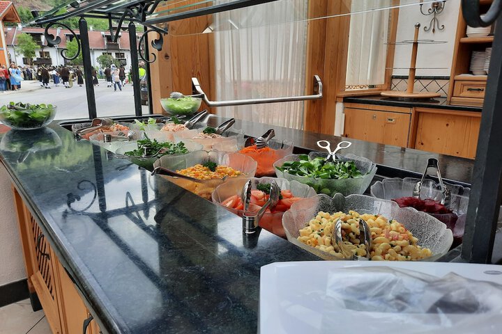 Dining 30 of 46