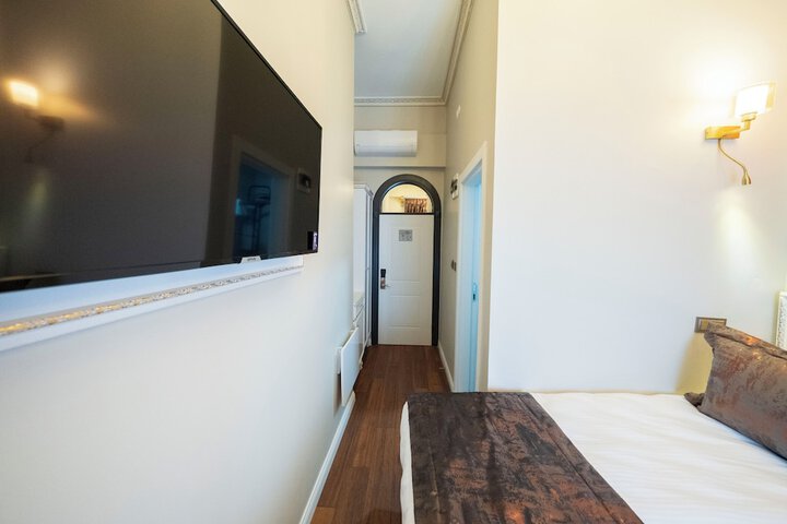 Room 18 of 128
