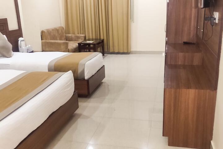 Room 9 of 42