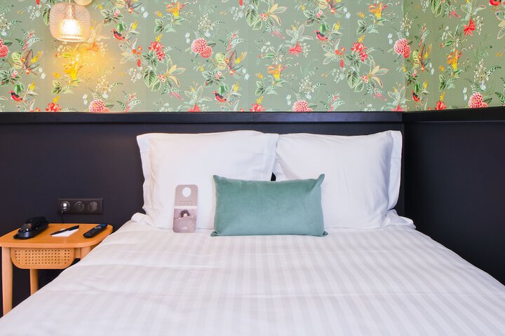 Room 32 of 85