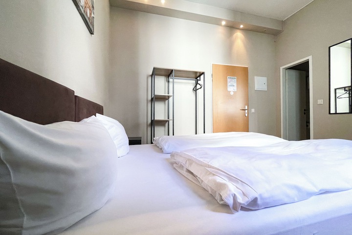 Room 61 of 93