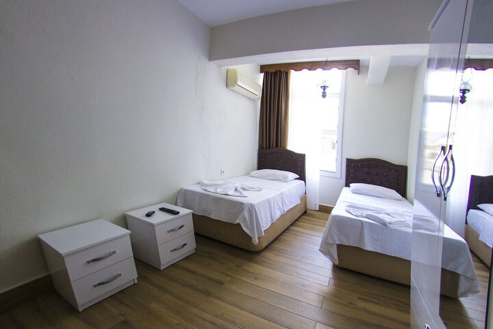 Room 4 of 78