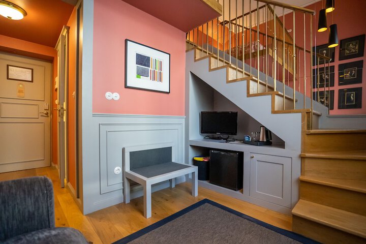 Room 10 of 65