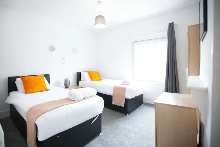 Room 5 of 15