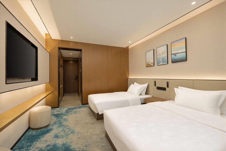 Room 8 of 26