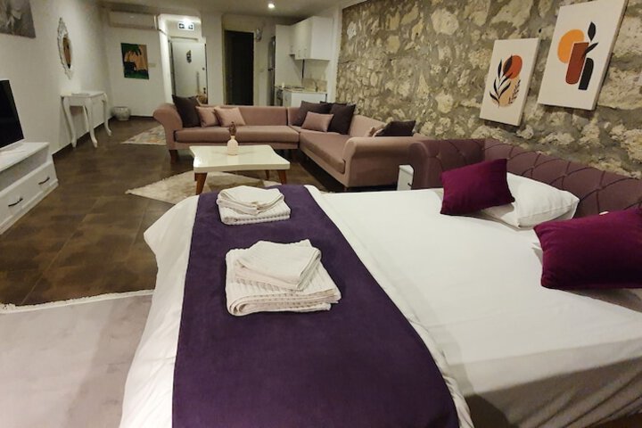 Room 8 of 30