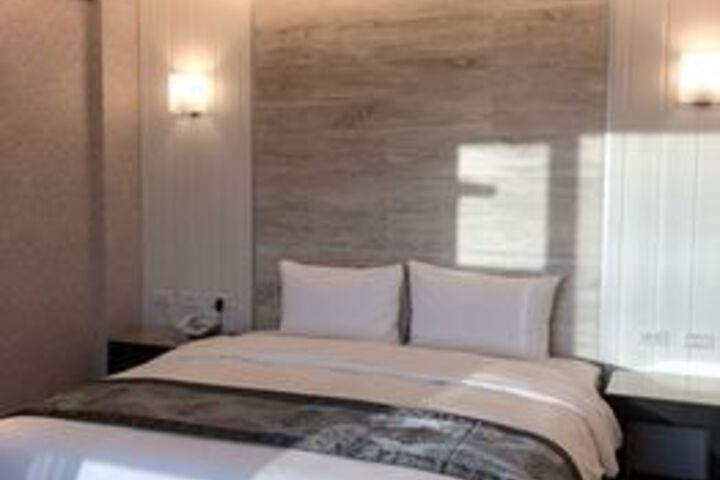 Room 28 of 48