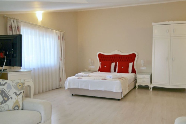 Room 14 of 106