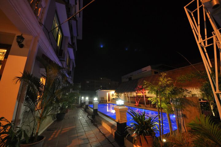 Hotel with Pool
