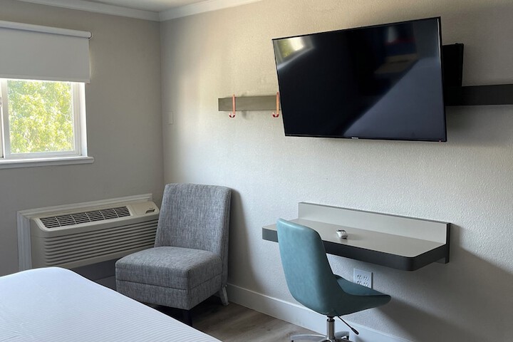 1 King Bed Microwave and Refrigerator Full Breakfast (15 of 23)