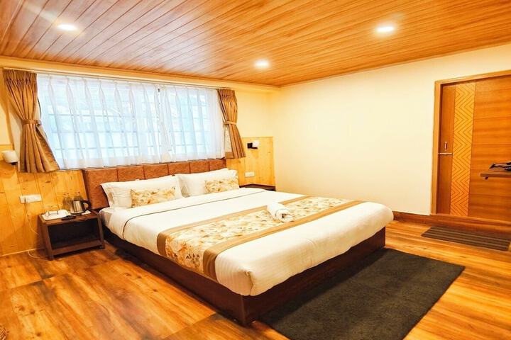 Room 9 of 28