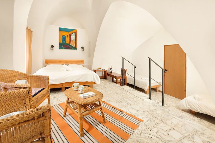 Room 12 of 87