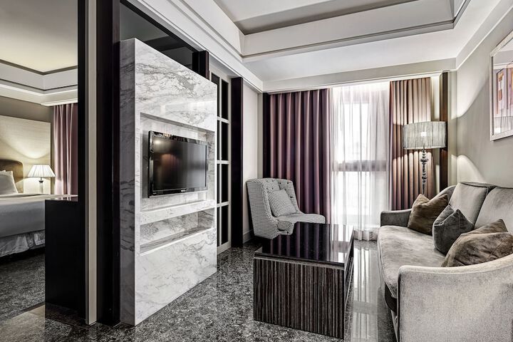 Room 19 of 38