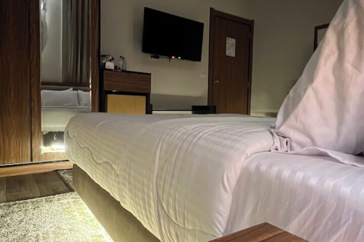 Room 9 of 43