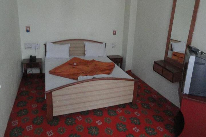 Room 4 of 5