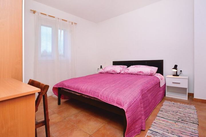 Room 3 of 31