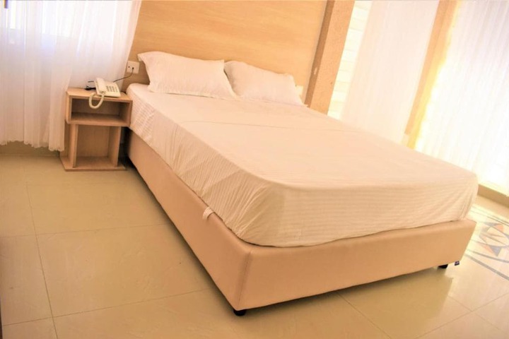 Room 4 of 18
