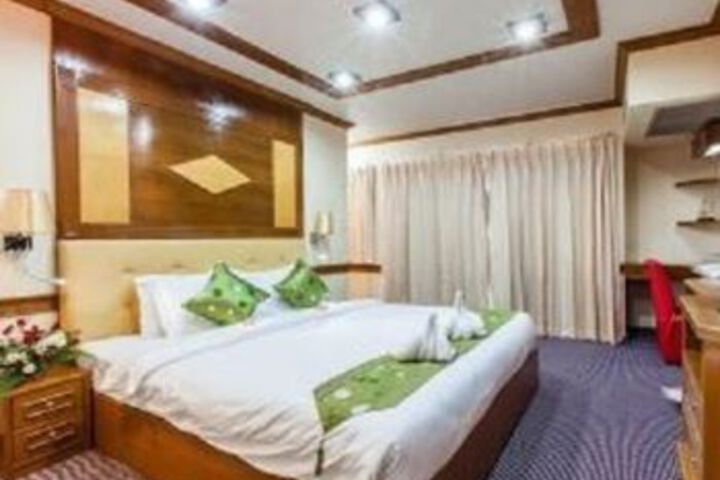 Room 7 of 14