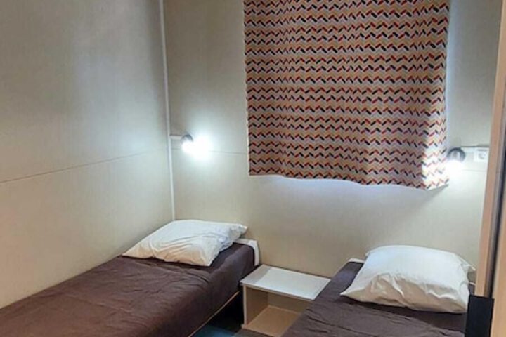 Room 9 of 39