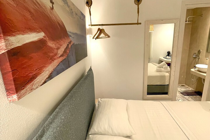 Room 35 of 93
