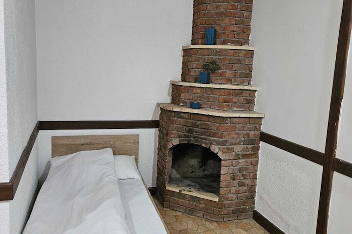 Room 7 of 46