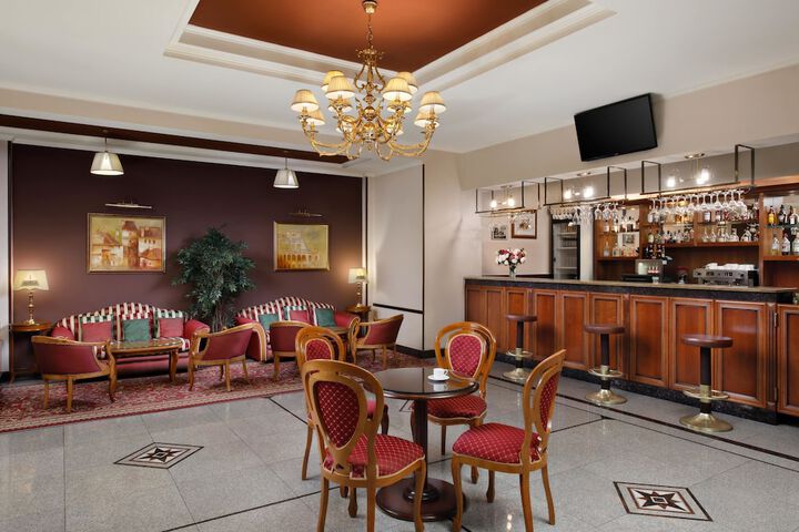 Lounge 29 of 31